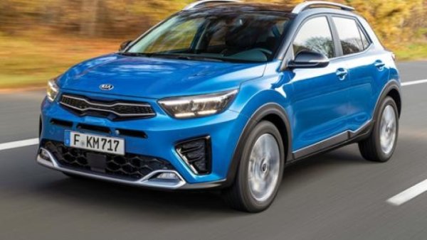 Групата Hyundai-Kia предлага няколко модела с фабрична газова уредба, но те не се предлагат официално у нас. Вариантите са да опитате поръчка през българския дилър, или да внесете от пазар, където тези коли са на разположение - като Италия например. 
При Stonic има цели два варианта на газ. Първият е 1.2 LPG двигател с 82 коня, базиран на бензиновия агрегат и с петстепенна механична скоростна кутия. Предлага се и 1.0 T-Gdi с 95 к.с., комбиниран с DCT автоматична скоростна кутия. В първия случай декларираният разход на гориво на този модел в смесен комбиниран цикъл WLTP е равен на  7,7 л / 100 км. Докато във втория е между 7,1 - 7,7 л / 100 км.
По отношение на размерите, корейският кросоувър се базира на дължина от 4140 мм, широчина от 1760 мм и височина от 1520 мм, в сравнение с междуосие от 2580 мм и капацитет на багажника от 332 литра. 

